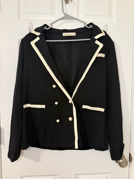 fair haven Jackets & Blazers - Fair Haven Black White Contrast Trim Blazer Gold Pearl Buttons Vintage Chic